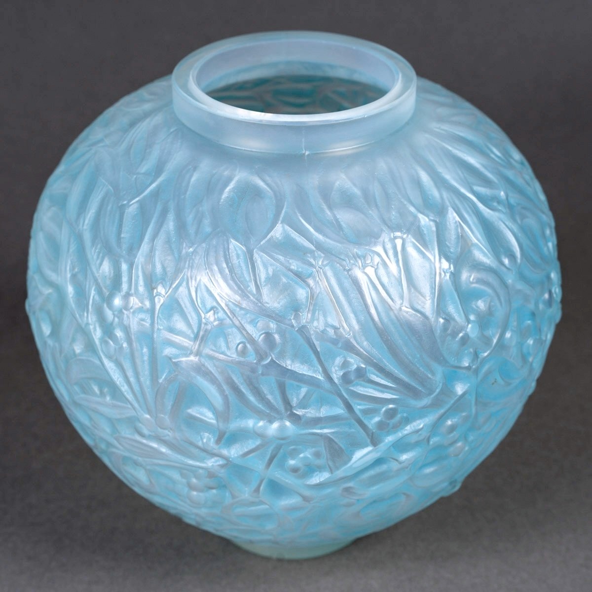1920 René Lalique - Vase Gui Verre Opalescent Patiné Bleu-photo-2