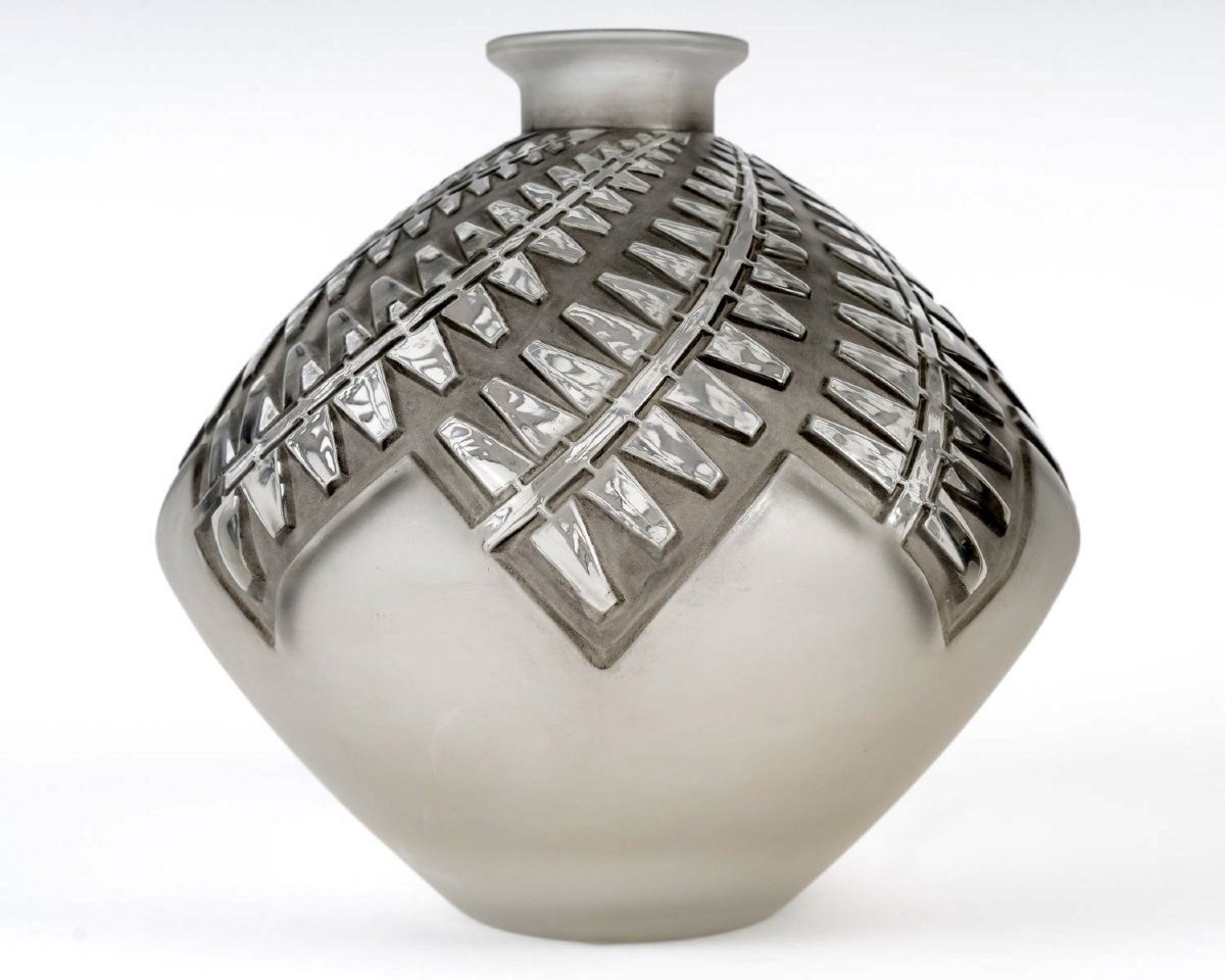 1929 René Lalique - Vase Montargis Glass With Grey Patina