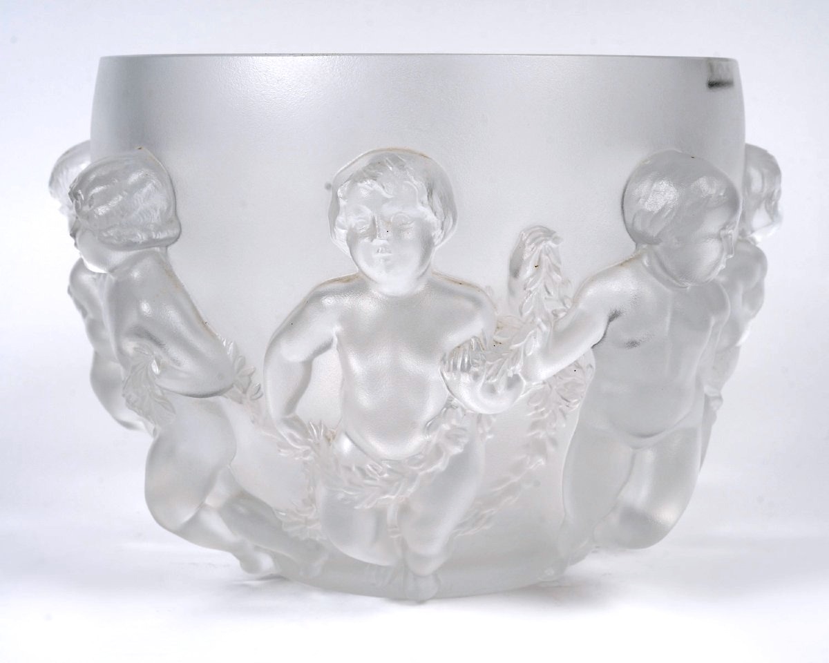 Lalique France - Vase Luxembourg Crystal