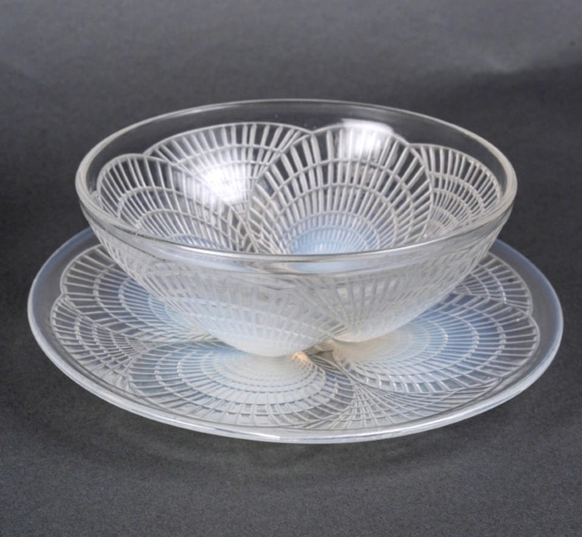 1924 René Lalique - Service Coquilles Verre Opalescent Assiettes et Bols - 12 Pièces-photo-3