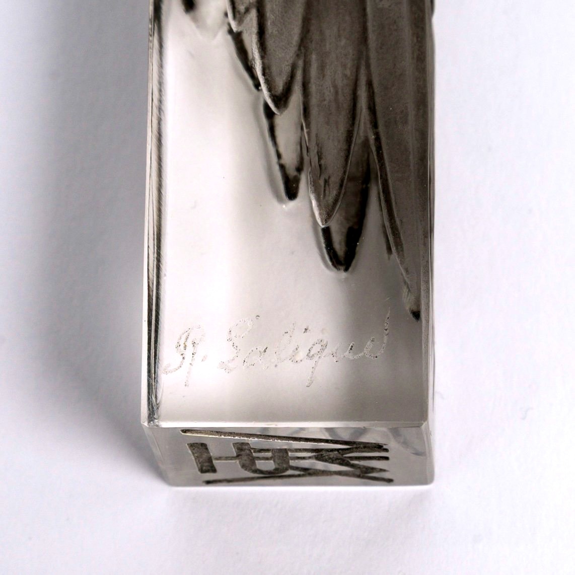 1911 René Lalique - Cachet Tête d'Aigle Verre Blanc Patiné Gris-photo-2