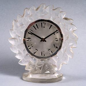 1931 René Lalique - Clock Roitelets Frosted Glass Omega Mechanical Movement