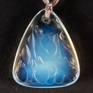 1920 René Lalique - Pendant Sorbier Opalescent Glass