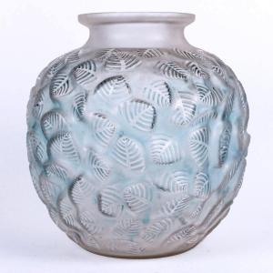 1926 René Lalique - Vase Charmille Frosted Glass With Blue Patina