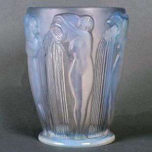 1926 René Lalique - Vase Danaïdes Verre Opalescent Patiné Gris