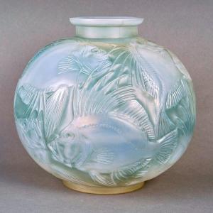 1921 René Lalique - Vase Poissons Fishes Cased Opalescent Glass Blue Green Patina