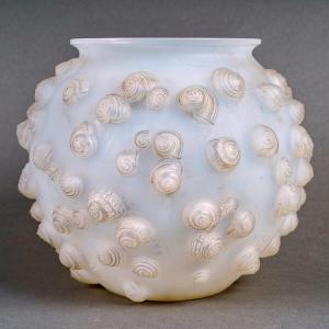 1926 René Lalique - Vase Palissy Snails Cased Opalescent Glass Grey Patina