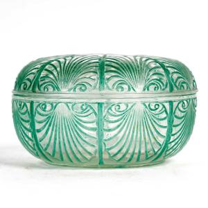 1920 René Lalique - Box Coquilles Shell Glass With Green Patina
