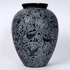 1923 René Lalique - Vase Martin Pecheurs Black Glass With White Patina