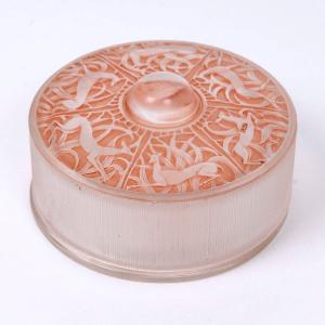 1924 René Lalique - Box Chantilly Glass With Pink Patina