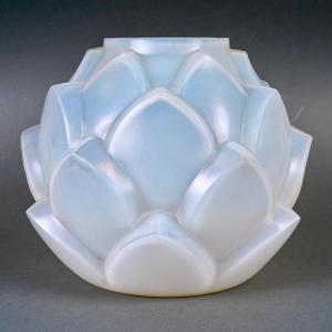 1927 René Lalique - Vase Armorique Cased Opalescent Glass 