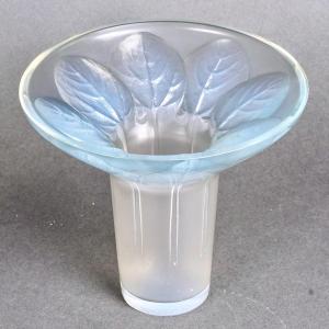 1921 René Lalique - Vase Violettes Verre Opalescent