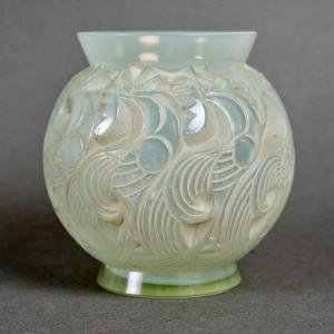 1931 René Lalique - Vase Le Mans Verre Vert Céladon Patiné Blanc