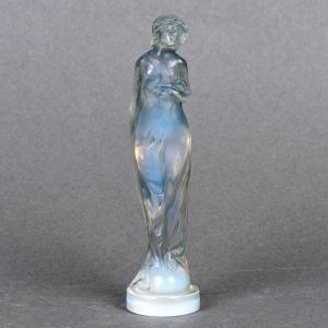 1912 René Lalique - Statuette Moyenne Voilée Verre Opalescent Patiné Bleu