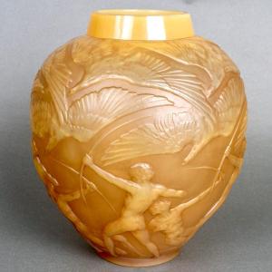 1921 René Lalique - Vase Archers Verre Butterscotch Patiné Sépia
