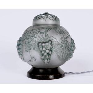 1921 René Lalique - Lampe Brûle-Parfums Raisins Verre Blanc Patiné Bleu Gris