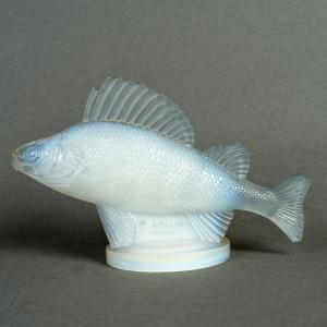 1929 René Lalique - Mascotte Automobile Perche Verre Opalescent Patiné Bleu 