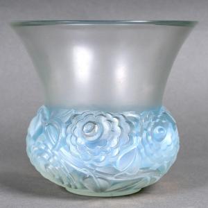 1930 René Lalique - Vase Renoncules Opalescent Glass With Blue Patina