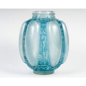 1912 René Lalique - Vase Six Figurines et Masques Verre Blanc Patiné Bleu