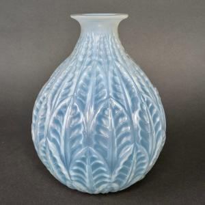 1927 René Lalique - Vase Malesherbes Opalescent Glass With Blue Patina