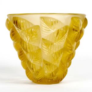 1927 René Lalique - Vase Moissac Yellow Glass