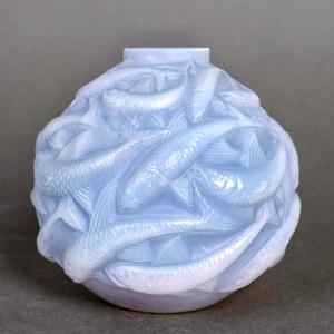 1927 René Lalique - Vase Oleron Fishes Opalescent Glass With Blue Patina