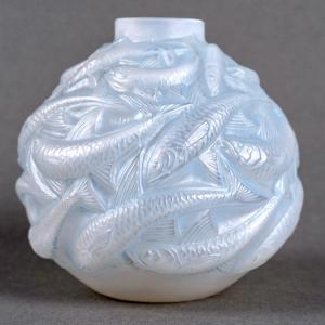 1927 René Lalique - Vase Oleron Fishes Opalescent Glass With Blue Patina