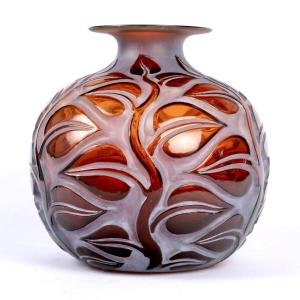 1926 René Lalique - Vase Sophora Verre Rouge Ambré Patiné Blanc