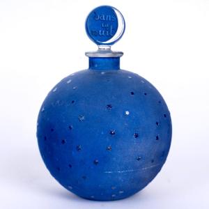 1924 René Lalique - Perfume Bottle "dans La Nuit" Glass With Blue Patina For Worth