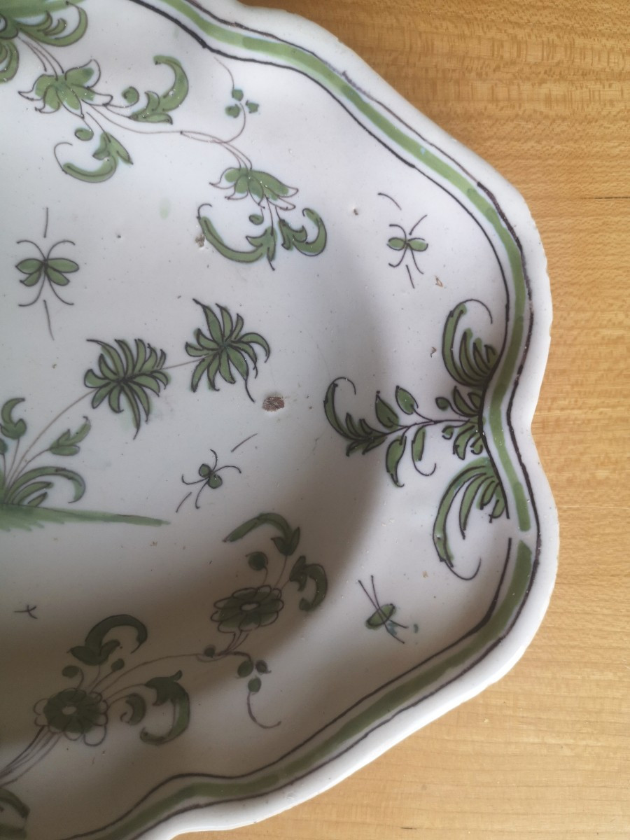 Moustiers - Plat ovale chantourné 18ème -  Femme dans un jardin - Camaïeu vert et manganèse-photo-4