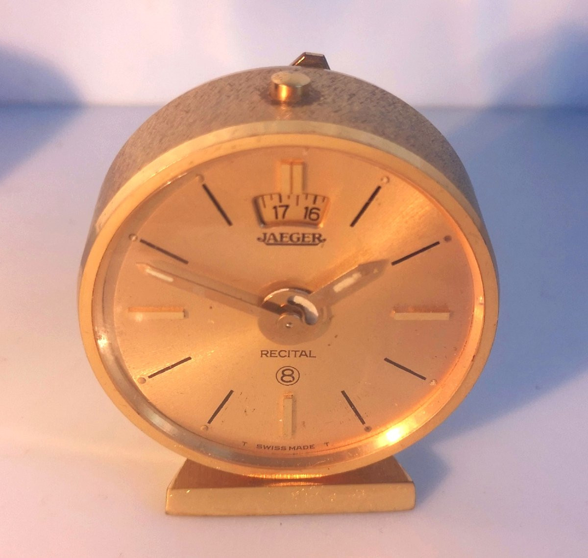 Réveil Jaeger Recital guilloché doré avec son étui cuir- Très bel état- Fonctionne parfaitement-photo-2