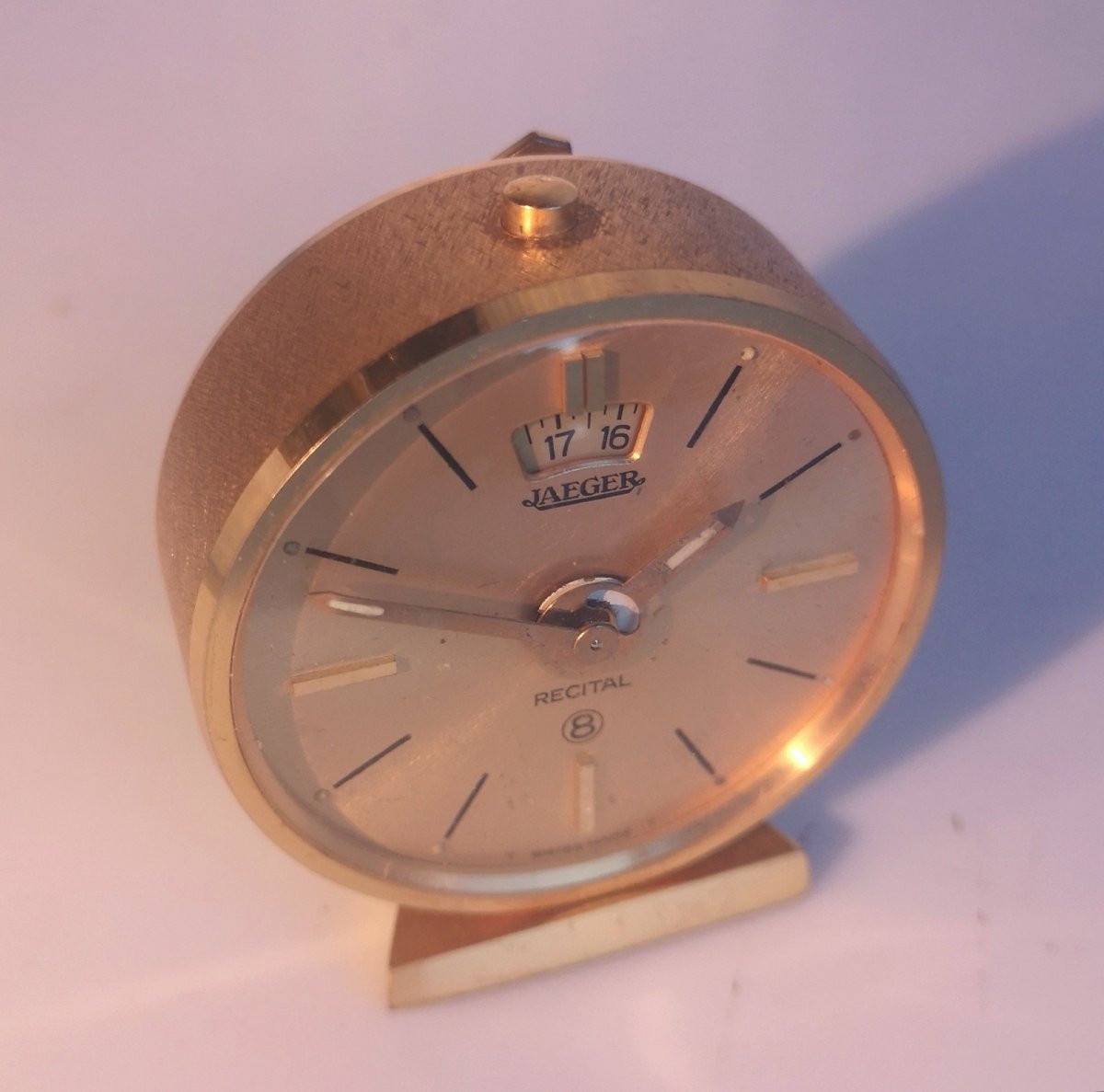Réveil Jaeger Recital guilloché doré avec son étui cuir- Très bel état- Fonctionne parfaitement-photo-2