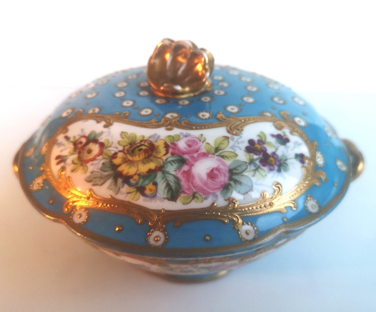 Coupe couverte à anses “dans le style Louis XV” Manufacture de Sèvres, travail du Second Empire-photo-3
