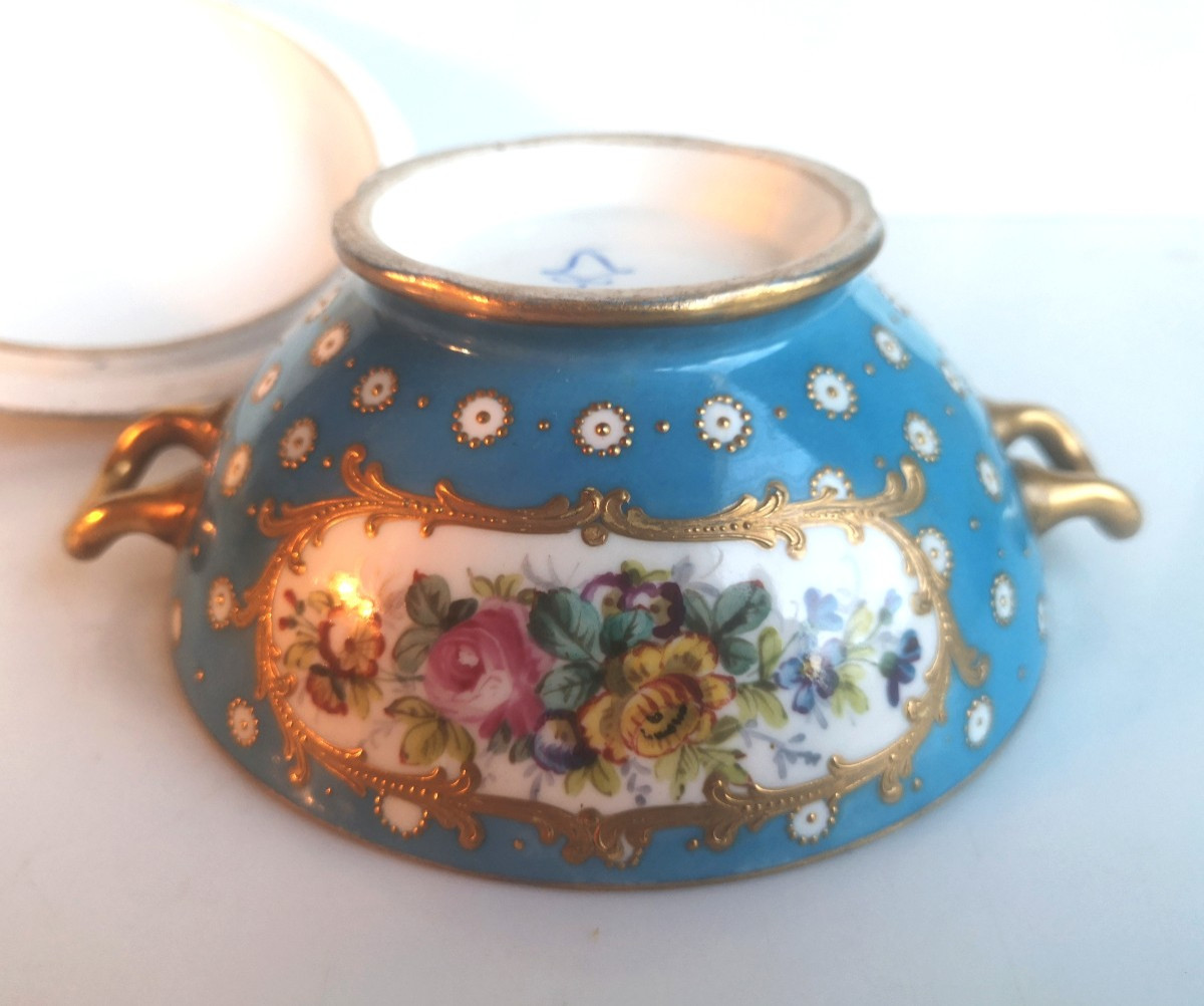Coupe couverte à anses “dans le style Louis XV” Manufacture de Sèvres, travail du Second Empire-photo-6
