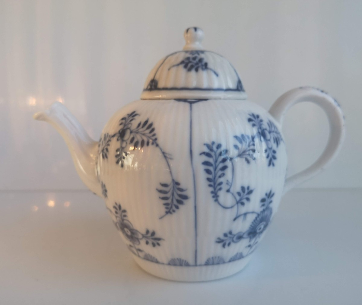 Meissen Teapot, Model 298, Camillo Marcolini Period, 1780–1790, Blue Onion Decoration Under The Co