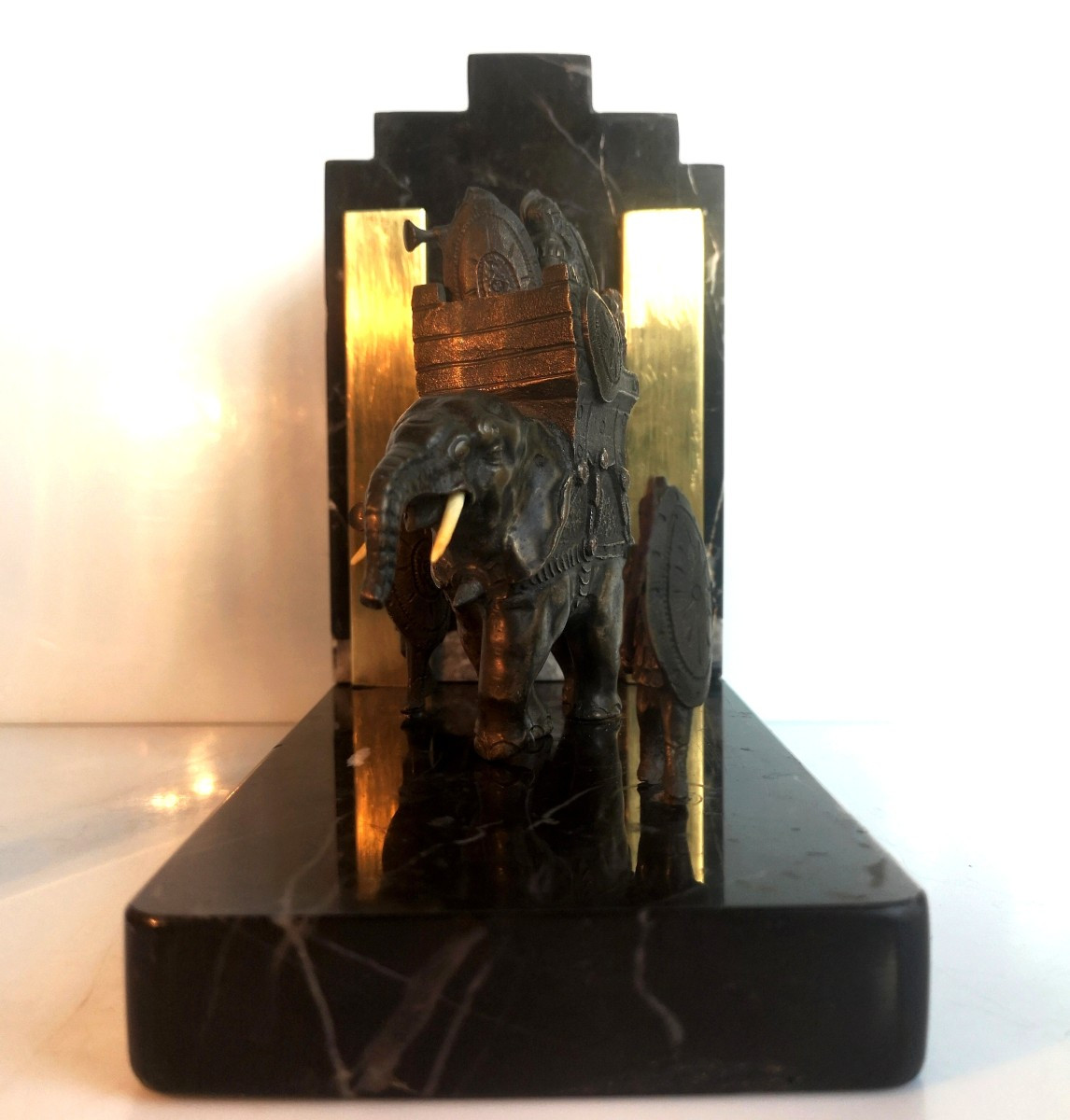 Serre-livre Art déco en bronze patiné - L’Éléphant de guerre d’Hannibal France, vers 1920–1930-photo-3