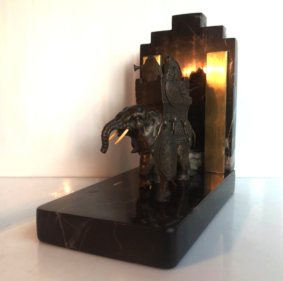 Serre-livre Art déco en bronze patiné - L’Éléphant de guerre d’Hannibal France, vers 1920–1930-photo-4