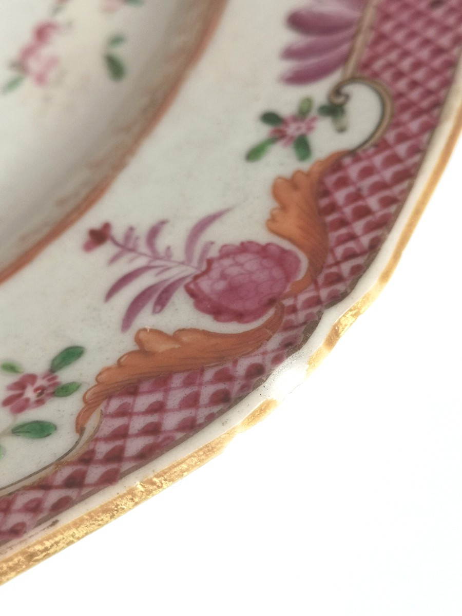 China — Qing Dynasty, Qianlong Period (1736–1795) Porcelain Plate With Famille Rose Decoration -photo-3
