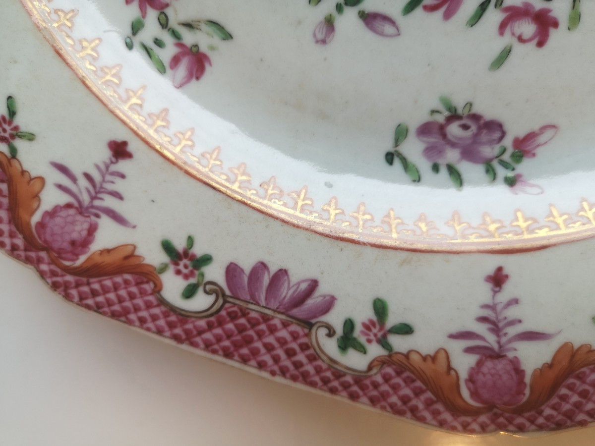 China — Qing Dynasty, Qianlong Period (1736–1795) Porcelain Plate With Famille Rose Decoration -photo-5