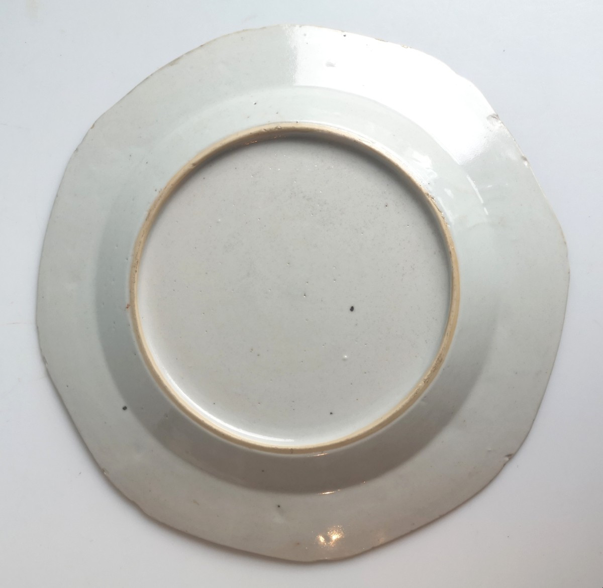 China — Qing Dynasty, Qianlong Period (1736–1795) Porcelain Plate With Famille Rose Decoration -photo-7