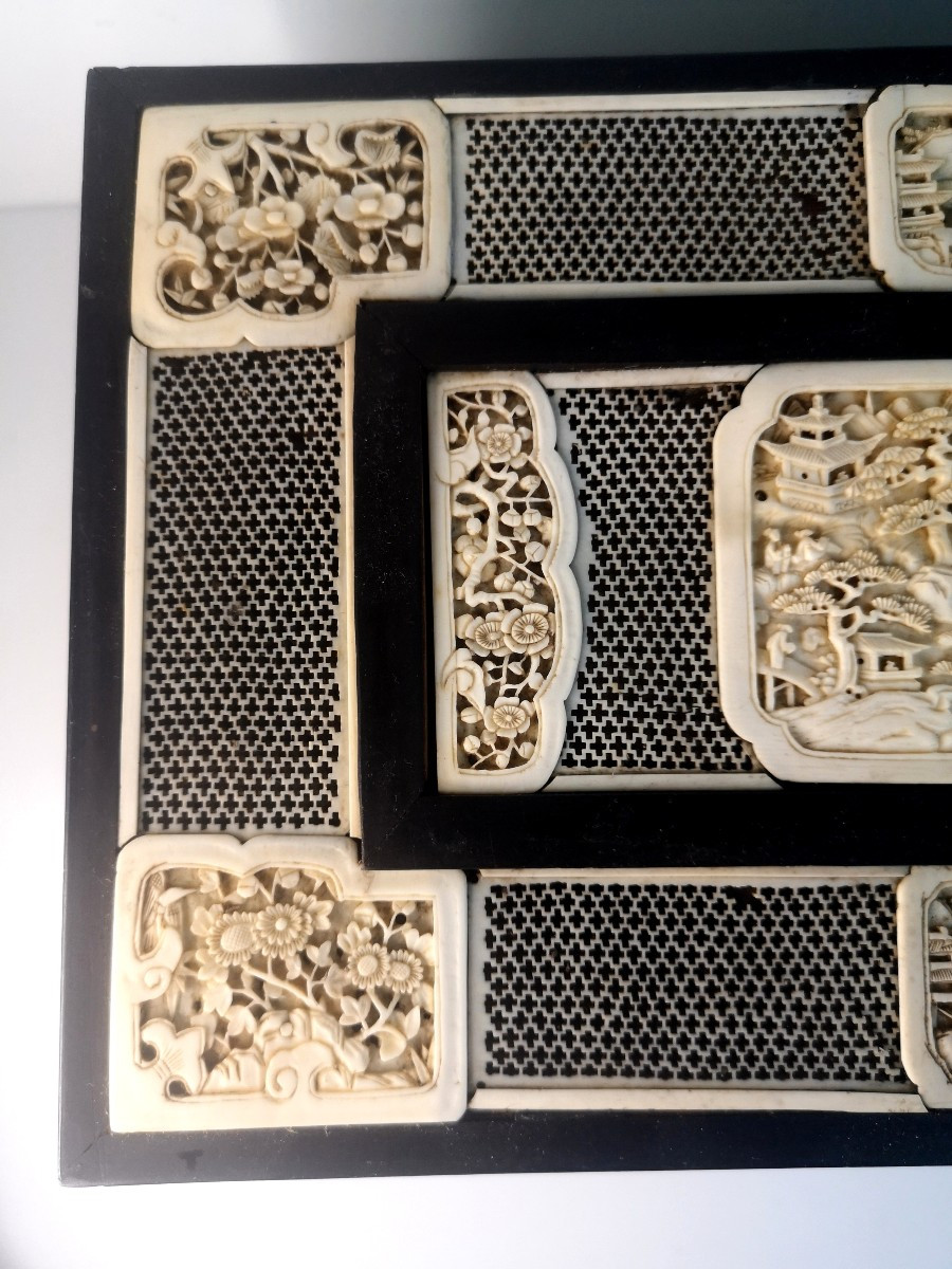 Coffret chinois en ivoire sculpté – Canton, milieu XIXᵉ siècle, décor de pagodes et cavaliers-photo-4