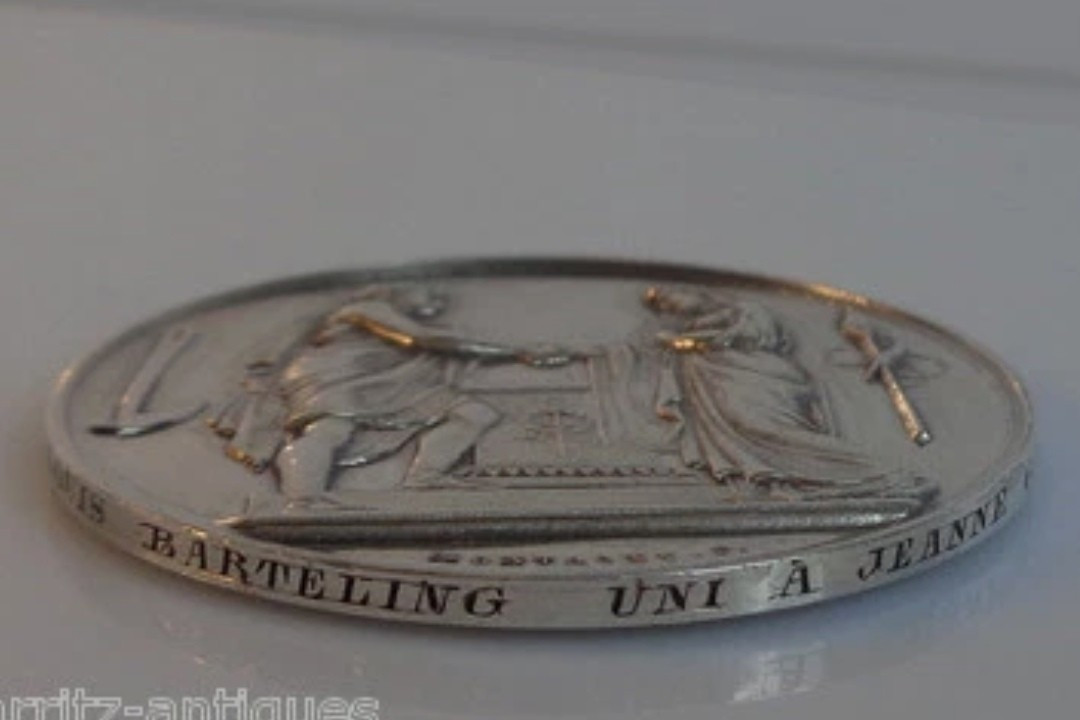 Silver Wedding Medal Engraved With An Antique-style Couple By F. Montagny, Dated 1890-photo-2