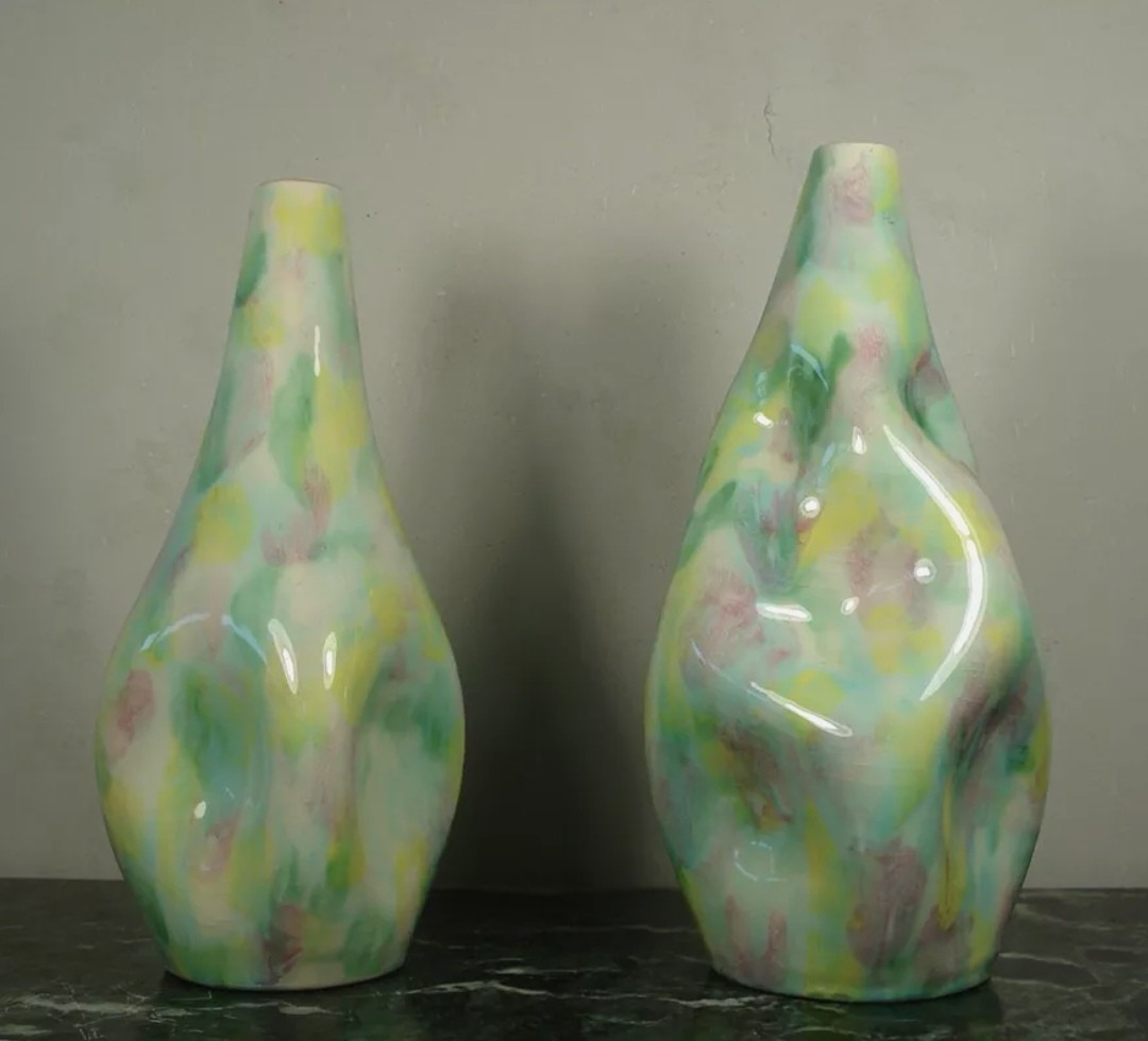 Fausse paire de vases bouteilles en céramique émaillée – Travail anonyme du XXe siècle