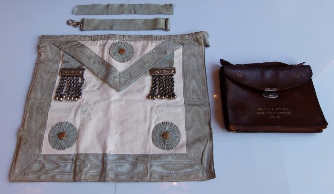 English Freemason's Apron And Satchel – Lodge Of True Friendship No. 160 – London-photo-2