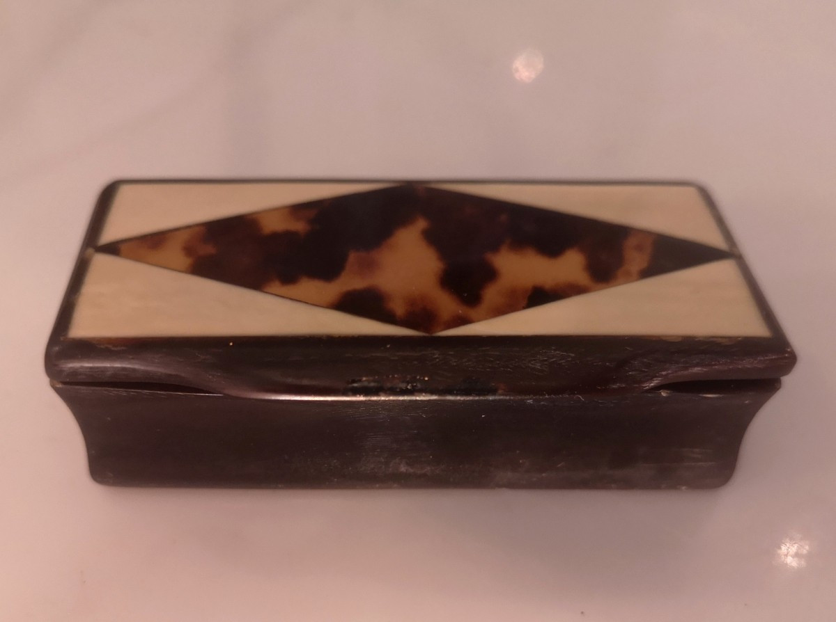 Antique Stamp Box In Horn Inlaid With Ivory And Tortoiseshell – Late 19th Century-photo-1