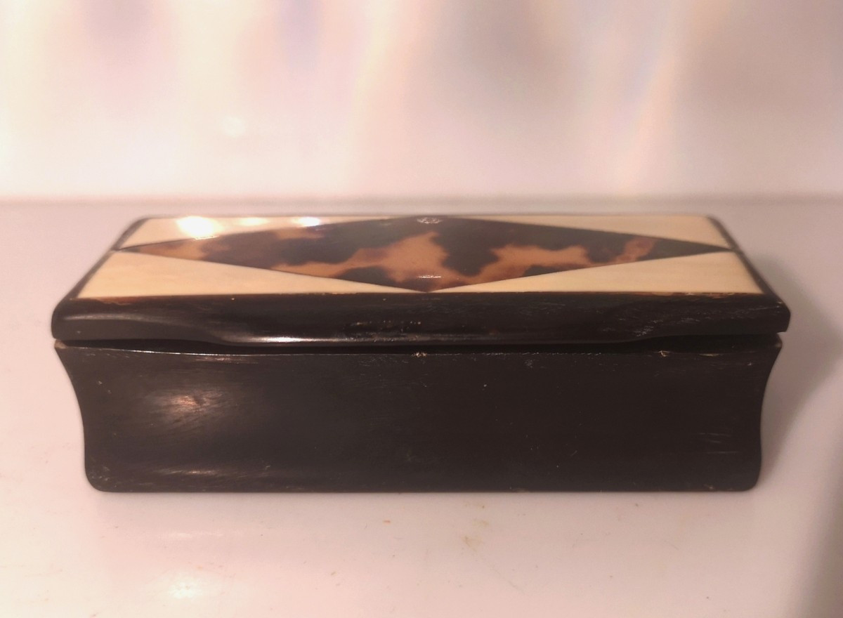 Antique Stamp Box In Horn Inlaid With Ivory And Tortoiseshell – Late 19th Century-photo-3