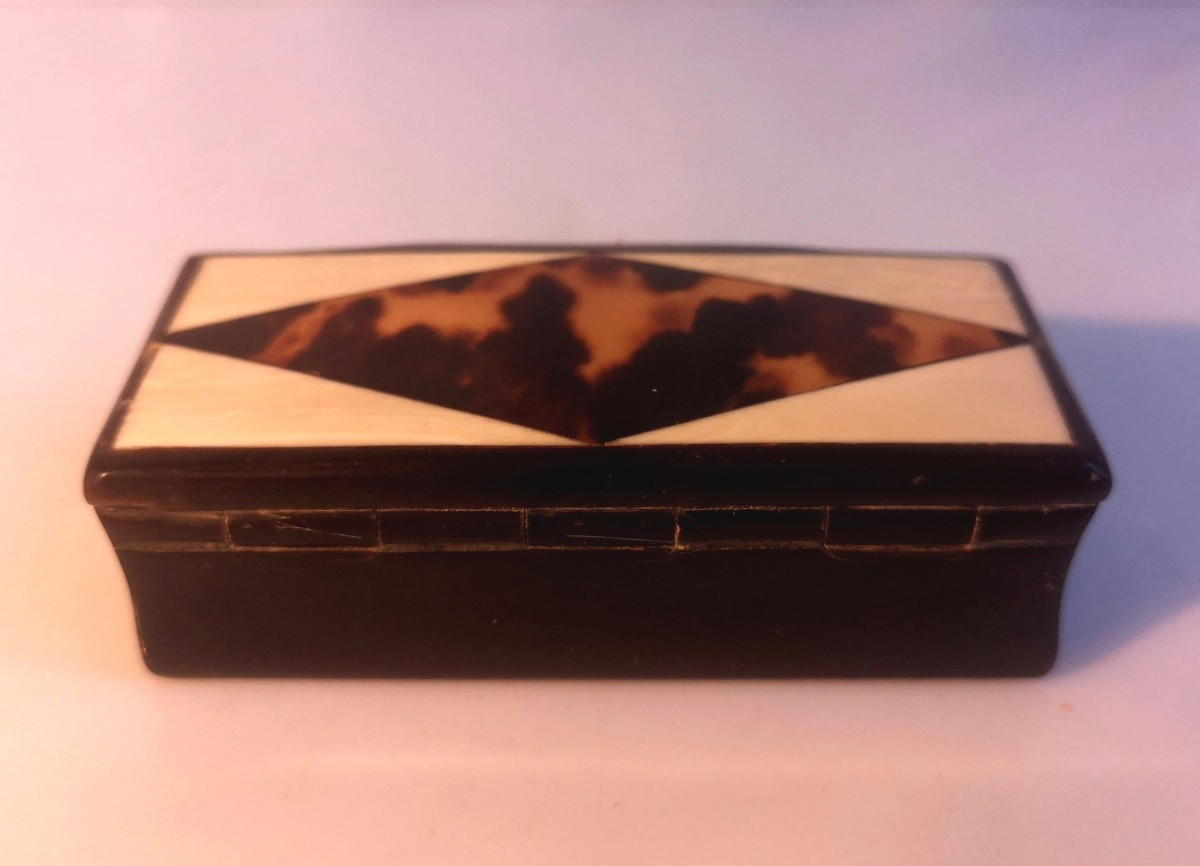 Antique Stamp Box In Horn Inlaid With Ivory And Tortoiseshell – Late 19th Century-photo-4