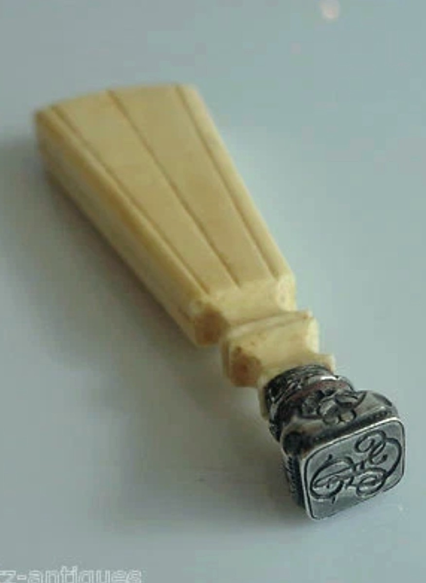 Sceau cachet en argent massif et ivoire – Époque Napoléon III – Tête en chapiteau roman