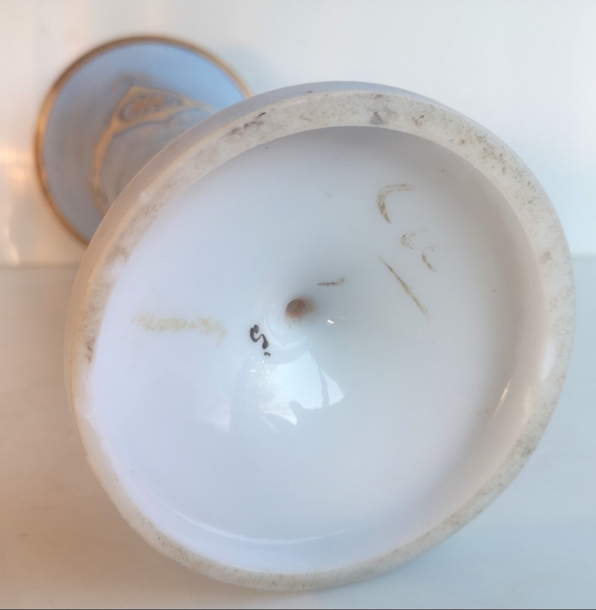 Vase tulipe Restauration 1820 - Opaline cristal bleu lavande soufflée décor géométrique émaillé-photo-3