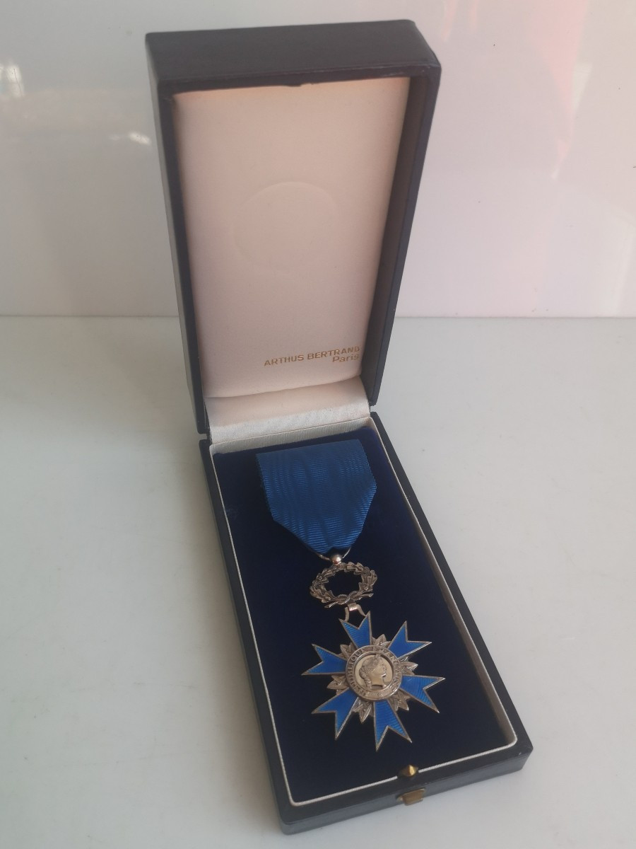 National Order Of Merit – Knight's Medal, Solid Silver – Arthus-bertrand – Mint Condition, In Case-photo-2